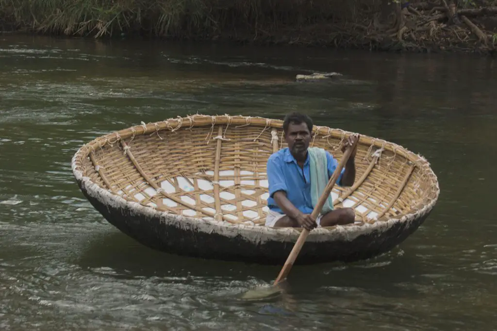 ஒகேனக்கல் பரிசல் சவாரி