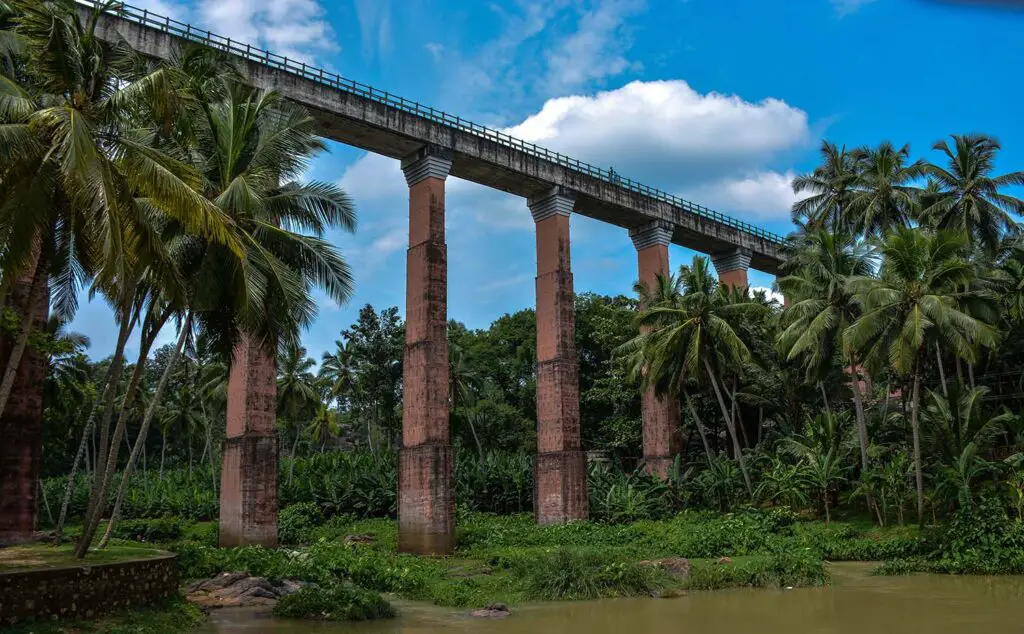 மாத்தூர் தொங்கும் தொட்டிபாலம்